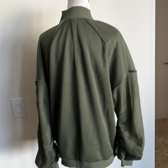 Woman’s ALO yoga, jacket, size small military green - Picture 6 of 9